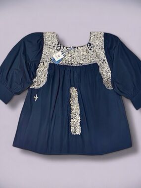 Mi Golondrina • NWT Navy Hand Embroidered Camelia Top || XL